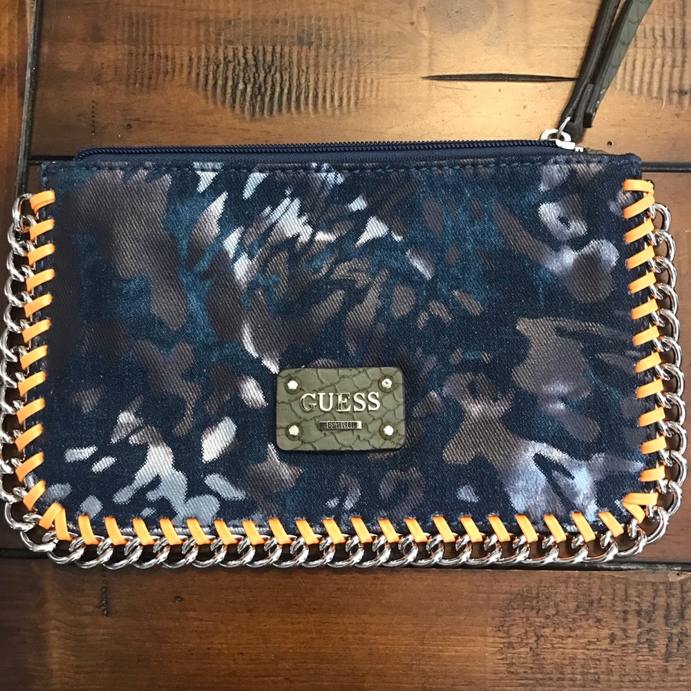 GUESS Wrislet 🔥 One-of-A-kind 🔥LIKE NEW 🔥